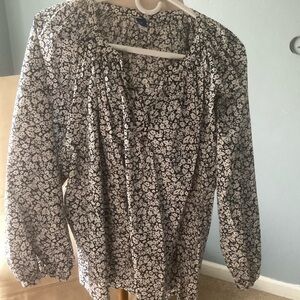 Women’s sz 2x Navy and white floral blouse